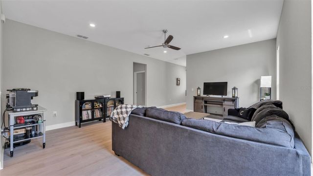 1221 KING AVENUE, Lakeland, FL 33803