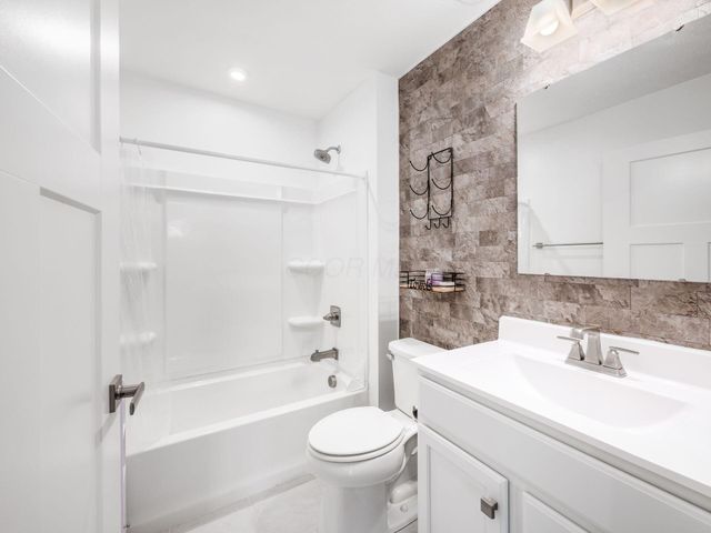 2393 McClouds Square, Marysville, OH 43040