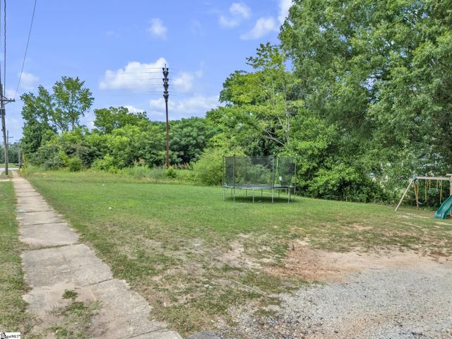 1108 N Harper Street, Laurens, SC 29360