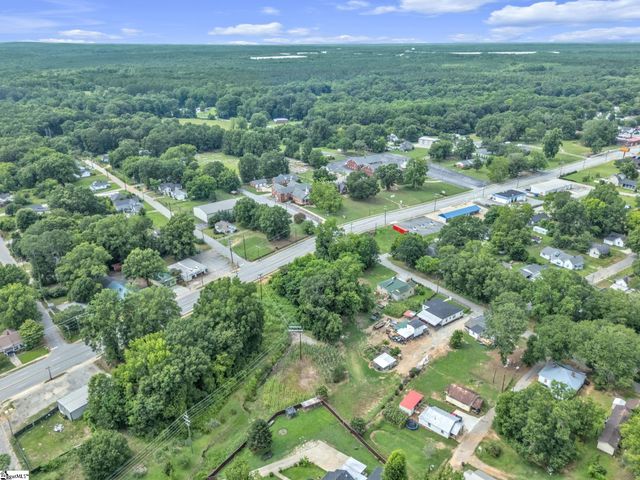 1108 N Harper Street, Laurens, SC 29360