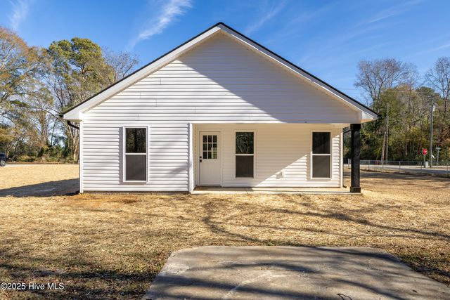 304 S West Street, Roseboro, NC 28382