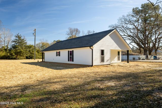 304 S West Street, Roseboro, NC 28382