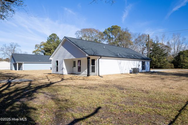304 S West Street, Roseboro, NC 28382