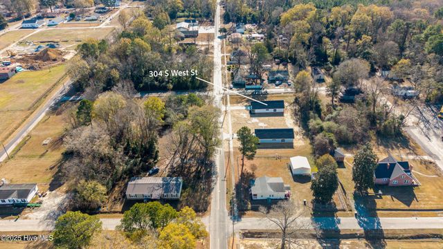 304 S West Street, Roseboro, NC 28382