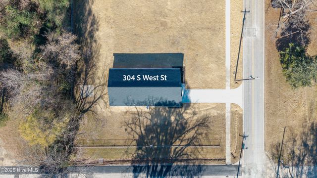 304 S West Street, Roseboro, NC 28382