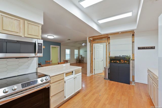 9210 SHADOW LAWN CIR, Converse, TX 78109