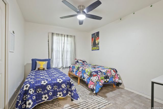 9210 SHADOW LAWN CIR, Converse, TX 78109
