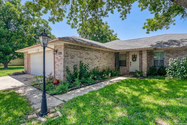 9210 SHADOW LAWN CIR, Converse, TX 78109
