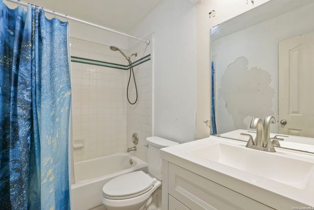 9210 SHADOW LAWN CIR, Converse, TX 78109