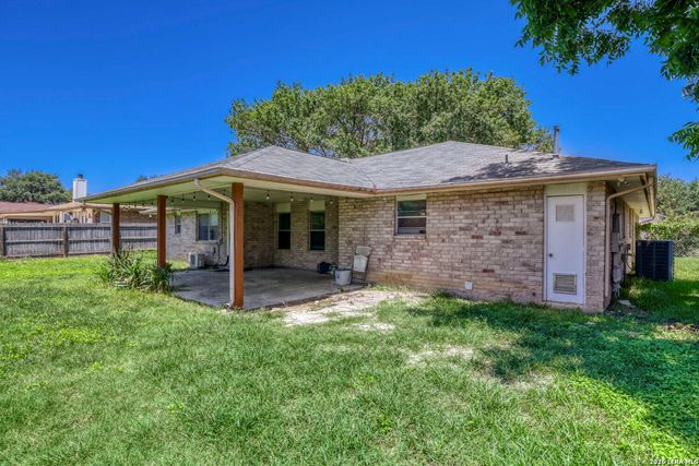 9210 SHADOW LAWN CIR, Converse, TX 78109