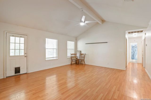 9210 SHADOW LAWN CIR, Converse, TX 78109