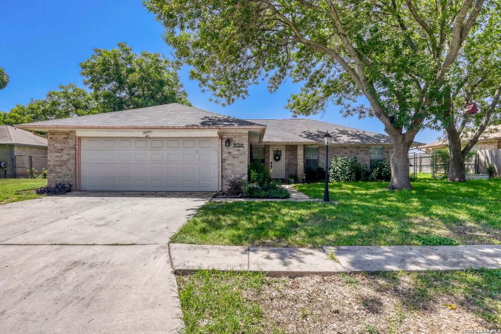 9210 SHADOW LAWN CIR, Converse, TX 78109