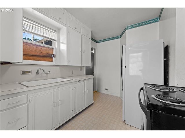 5926 Ne GOING St, Portland, OR 97218