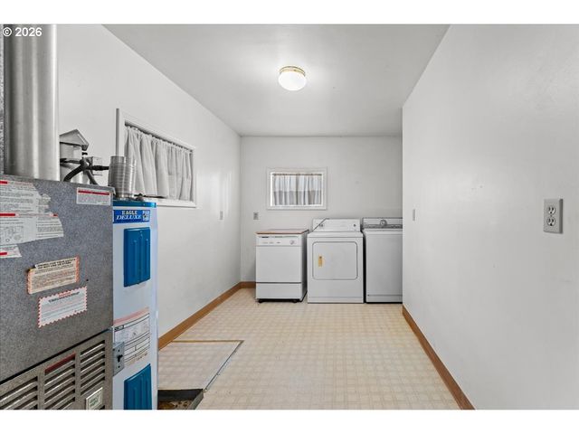 5926 Ne GOING St, Portland, OR 97218