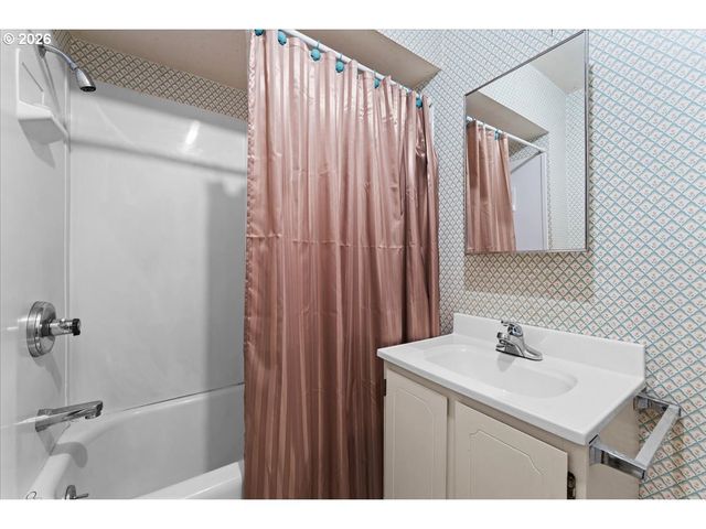 5926 Ne GOING St, Portland, OR 97218