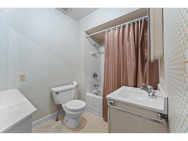 5926 Ne GOING St, Portland, OR 97218
