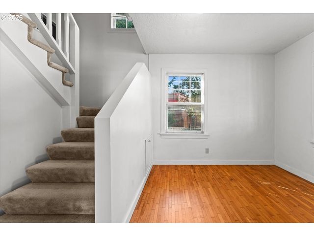 5926 Ne GOING St, Portland, OR 97218