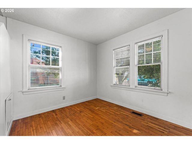 5926 Ne GOING St, Portland, OR 97218