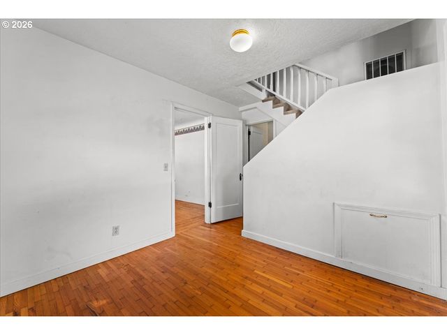 5926 Ne GOING St, Portland, OR 97218