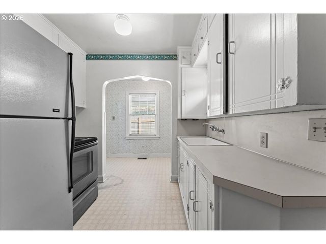 5926 Ne GOING St, Portland, OR 97218
