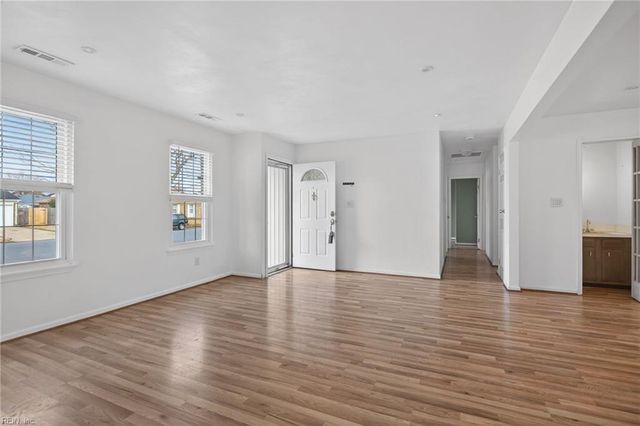 3017 Guenevere DR, Chesapeake, VA 23323