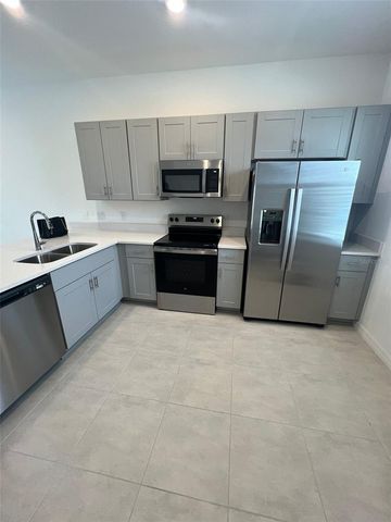 3128 SKYLINE LOOP, Kissimmee, FL 34758