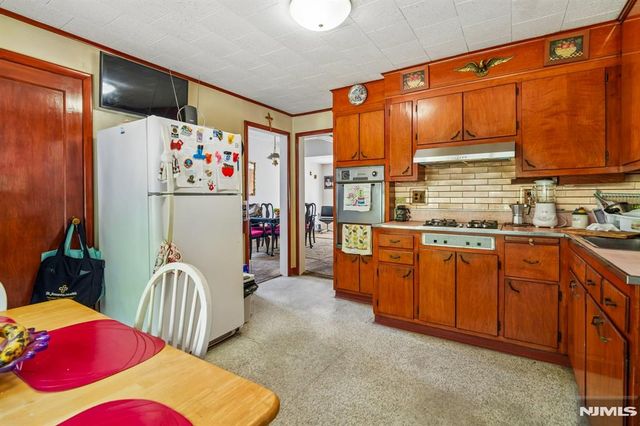 20 Nassau, North Haledon, NJ 07508