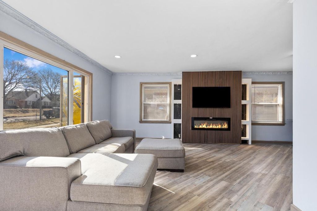 3739 N 58th BOULEVARD, Milwaukee, WI 53216