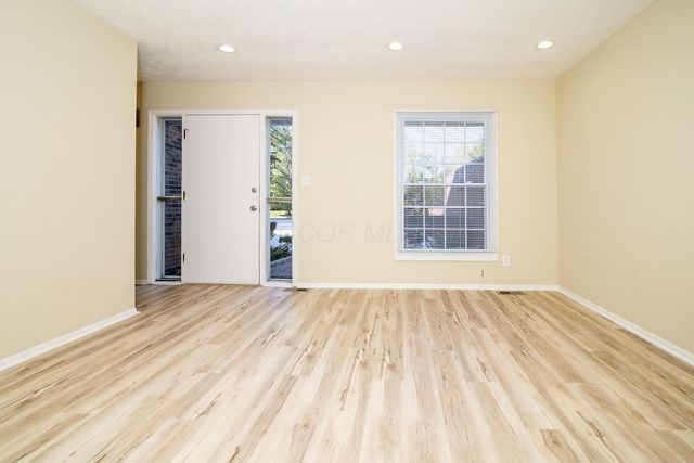 557 Simbury Street, Columbus, OH 43228