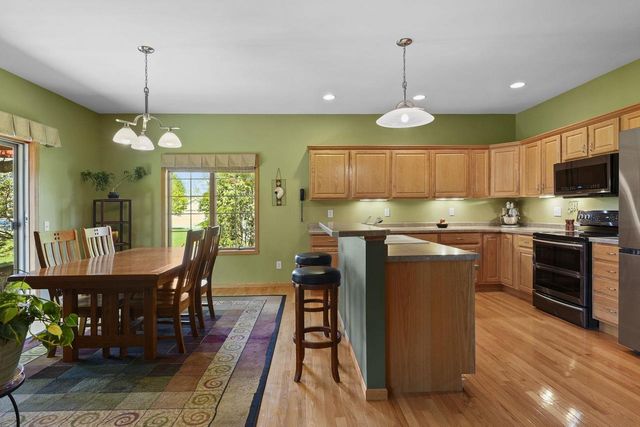 405 Lindsay Way, Cottage Grove, WI 53527