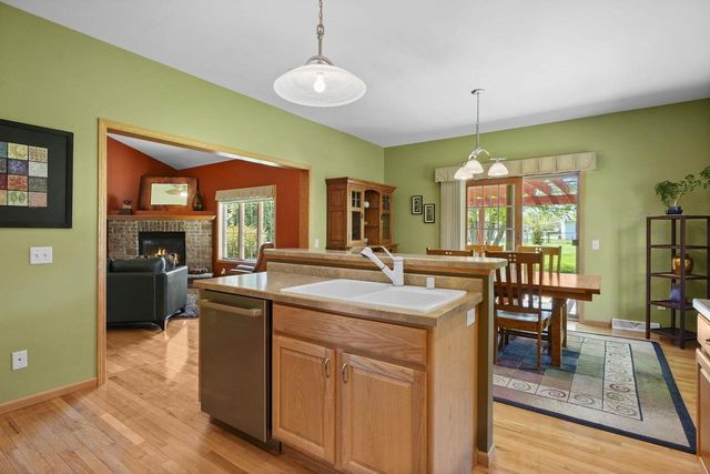 405 Lindsay Way, Cottage Grove, WI 53527