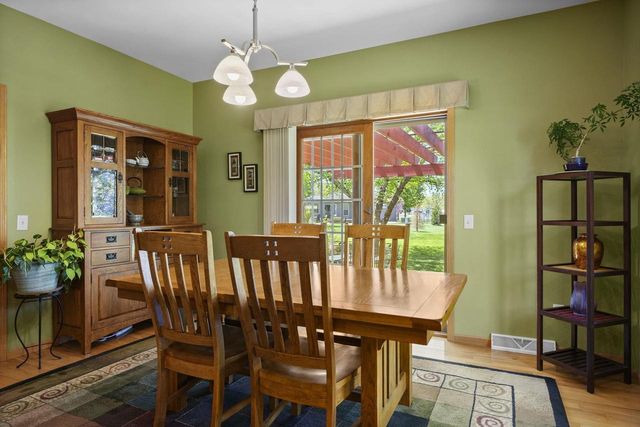 405 Lindsay Way, Cottage Grove, WI 53527