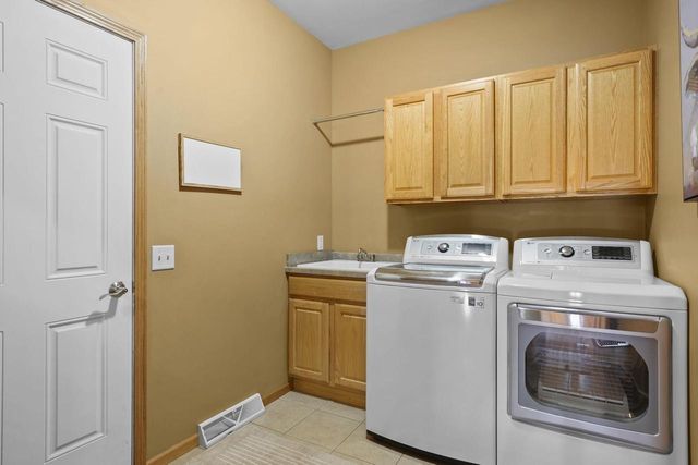 405 Lindsay Way, Cottage Grove, WI 53527