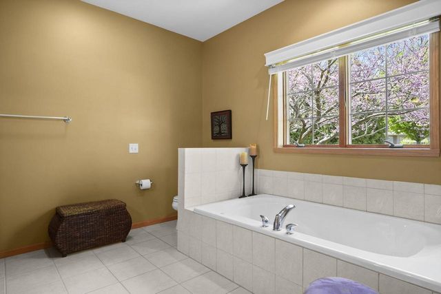 405 Lindsay Way, Cottage Grove, WI 53527