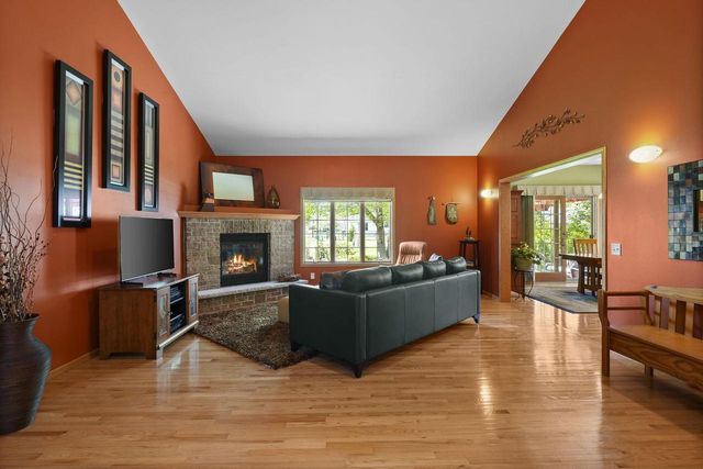 405 Lindsay Way, Cottage Grove, WI 53527