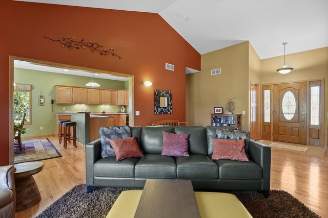 405 Lindsay Way, Cottage Grove, WI 53527