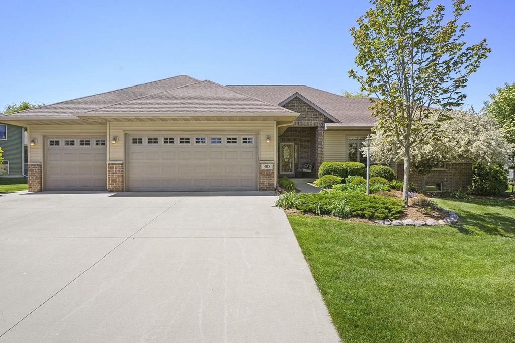 405 Lindsay Way, Cottage Grove, WI 53527