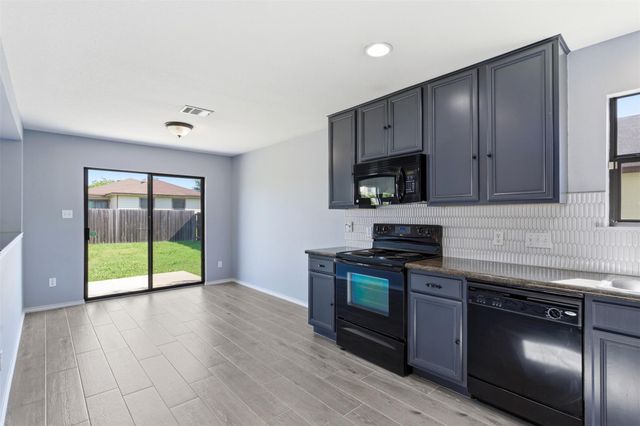 602 Yosemite TRL, Taylor, TX 76574