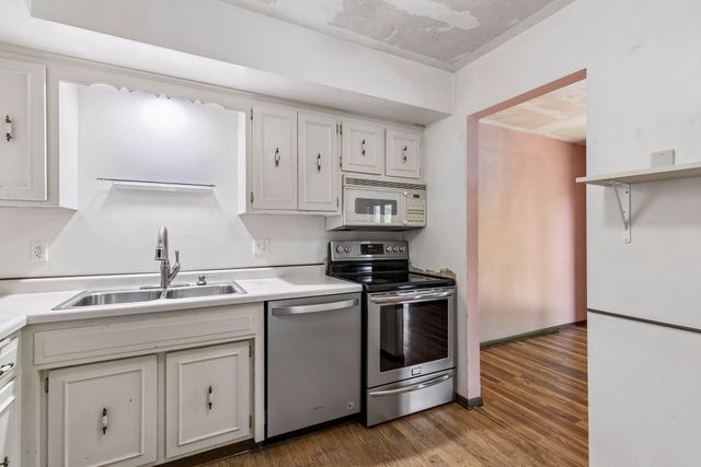 2666 Mackubin Street, Roseville, MN 55113