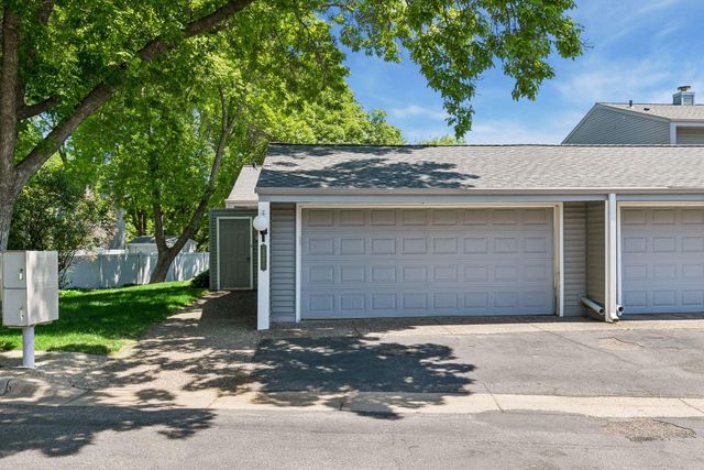 2666 Mackubin Street, Roseville, MN 55113