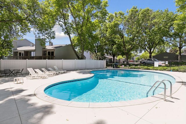 2666 Mackubin Street, Roseville, MN 55113
