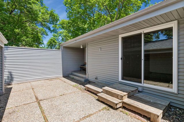 2666 Mackubin Street, Roseville, MN 55113