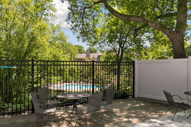 2666 Mackubin Street, Roseville, MN 55113