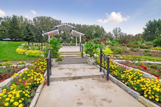 2666 Mackubin Street, Roseville, MN 55113