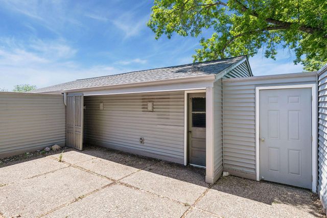 2666 Mackubin Street, Roseville, MN 55113