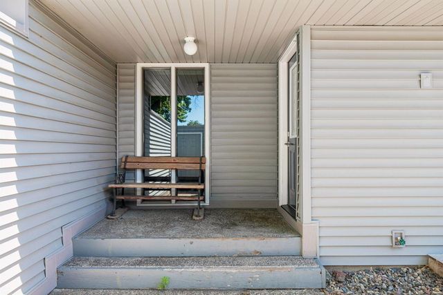 2666 Mackubin Street, Roseville, MN 55113
