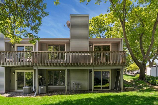 2666 Mackubin Street, Roseville, MN 55113