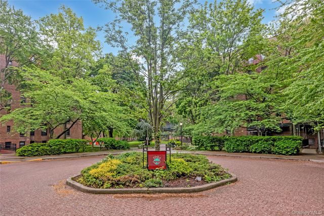 150-10 71st Avenue 2K, Kew Garden Hills, NY 11367