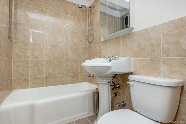 150-10 71st Avenue 2K, Kew Garden Hills, NY 11367
