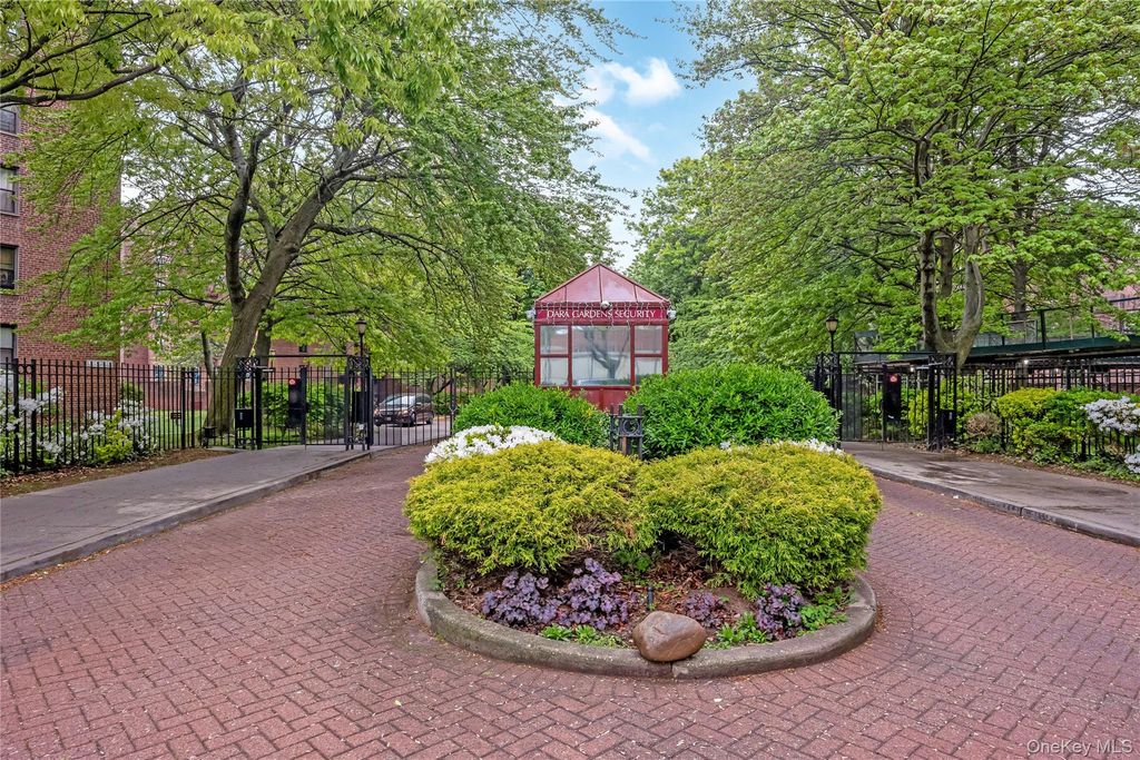 150-10 71st Avenue 2K, Kew Garden Hills, NY 11367